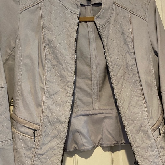 Light lavender cropped bomber jacket. White House black market size 2 - Picture 8 of 9
